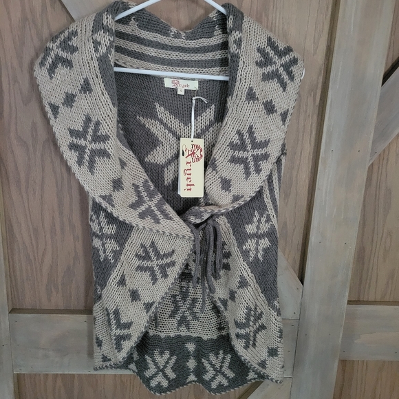 Women's boutique sweater. - Picture 1 of 1